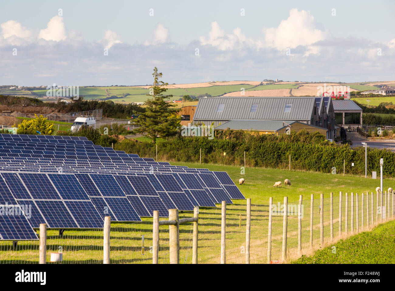 Un agriturismo in base impianto solare vicino a St Albans, Cornwall, Regno Unito Foto Stock