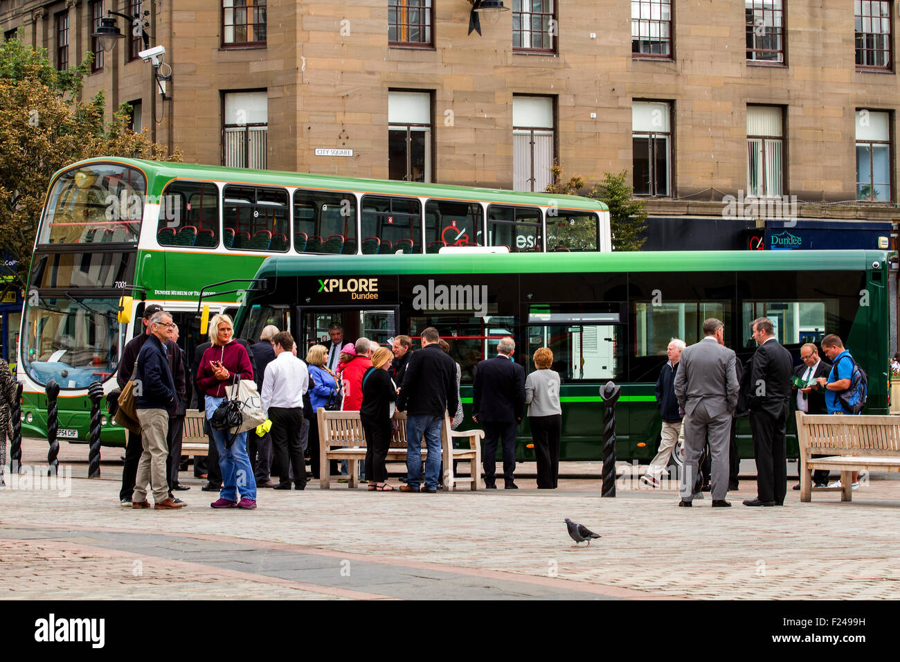 Dundee, Tayside, Scozia, Regno Unito, 11 settembre 2015. Xplore Dundee nuovo servizio di autobus urbano sarà in funzione il 13 settembre 2015. Xplore Dundee è parte del National Express Group che sarà una nuova Dundee il servizio di trasporto pubblico con la nuova flotta di autobus per la città. Credito: Dundee fotografico / Alamy Live News. Foto Stock
