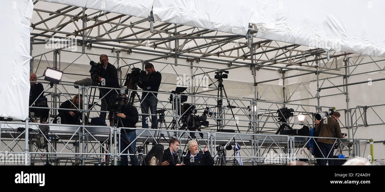 Media Gallery alla stazione Tweedbank attesa per la regina ad aprire ufficialmente i nuovi confini della linea ferroviaria Foto Stock
