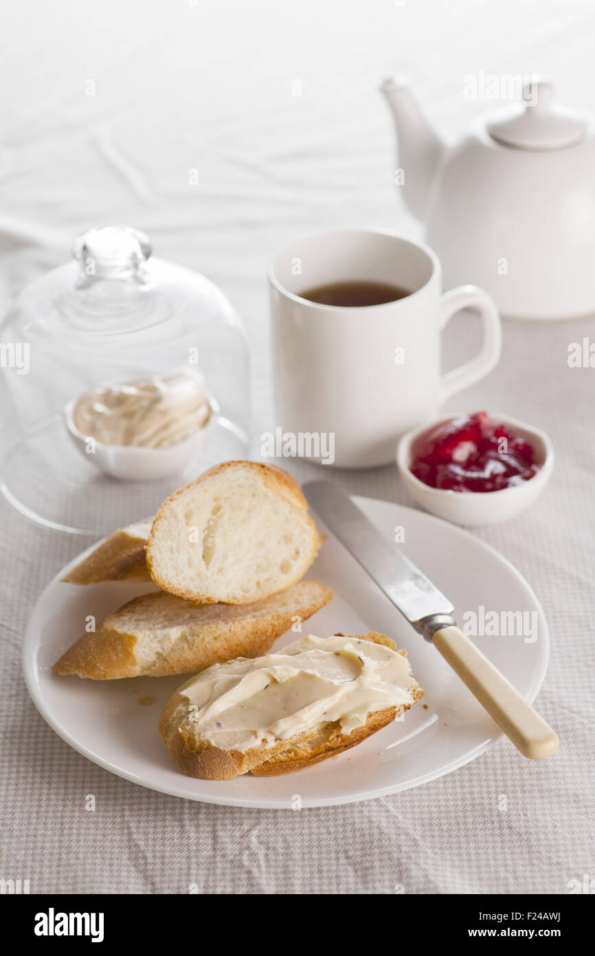 La prima colazione di diffusione, marmellata e pane Foto Stock