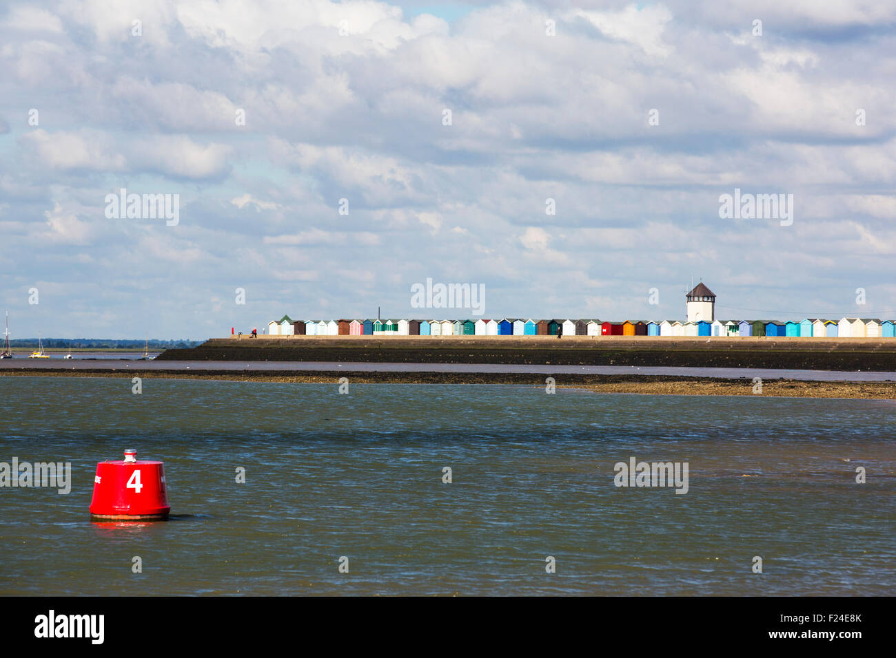 Spiaggia di capanne in Brightlingsea, Essex, Regno Unito. Foto Stock