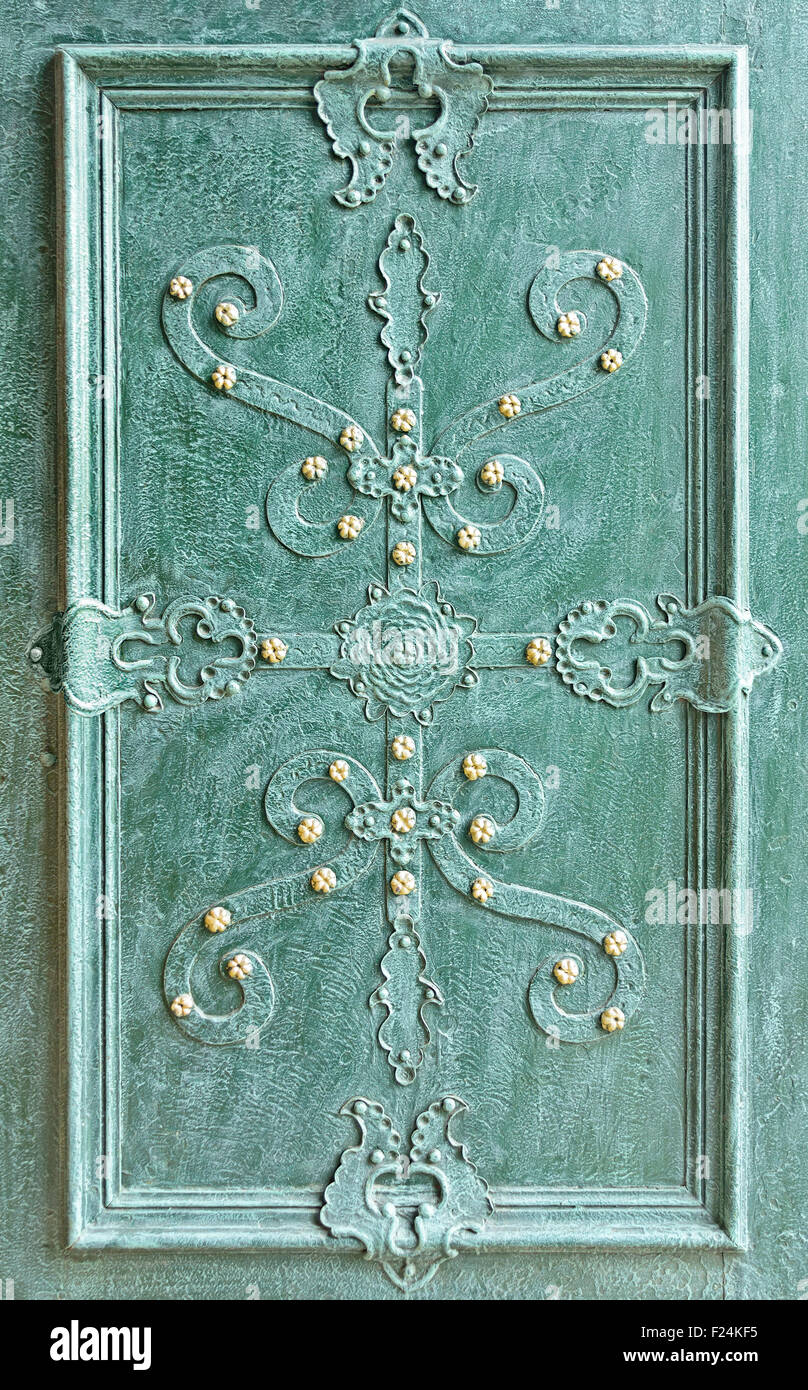 Vecchie porte di metallo ornamento Foto Stock