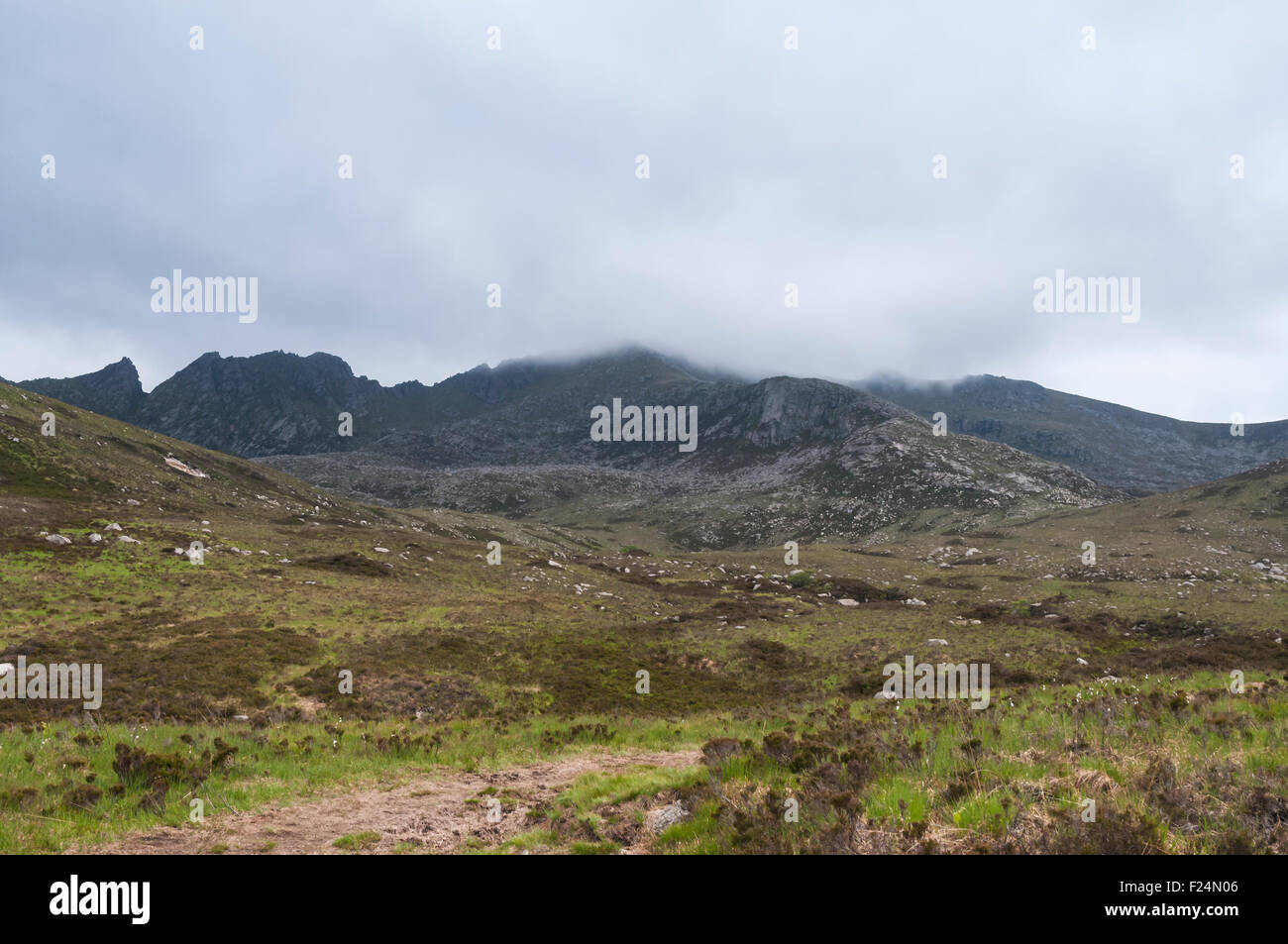 La parte superiore del Nord Glen Sannox guardando verso Coire nan ceum e Caisteal Abhail sull'isola di Arran, Scozia Foto Stock