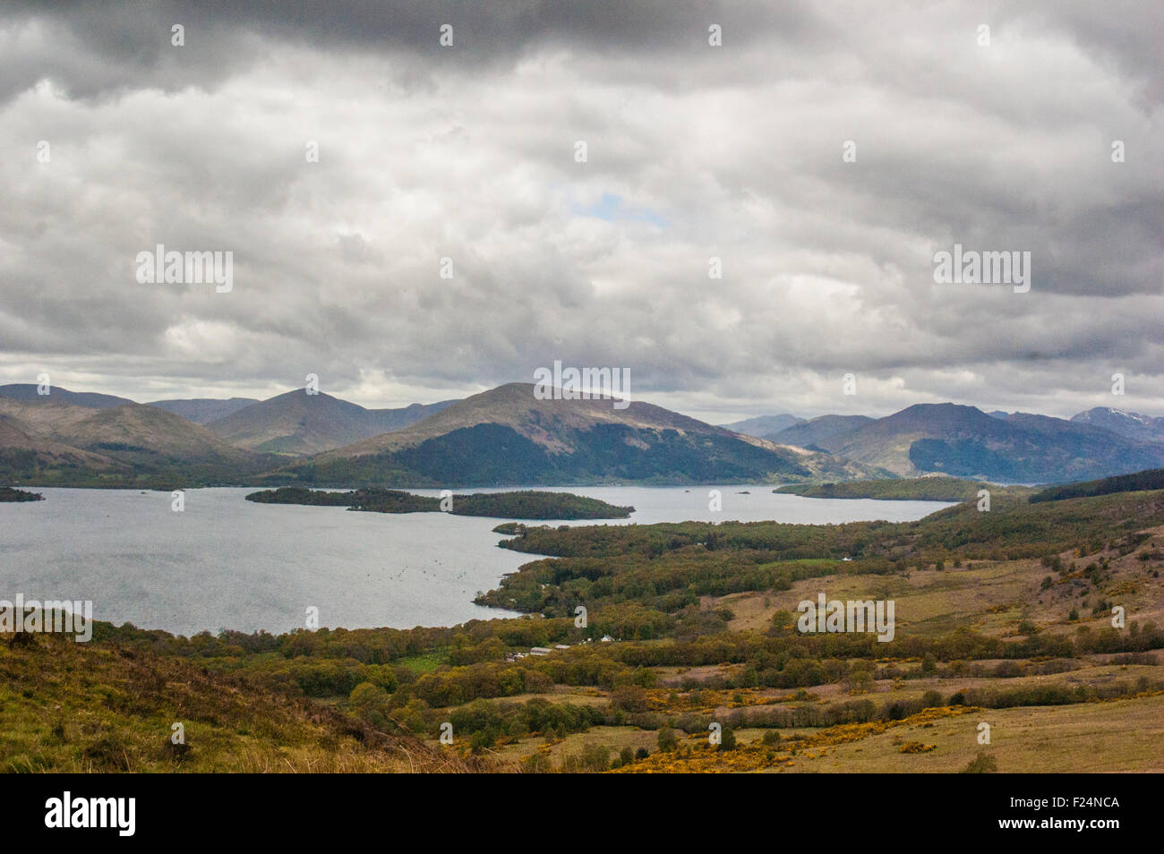 Una vista delle montagne maestose e sublime Loch Lomond e il Trossachs, Scozia Foto Stock