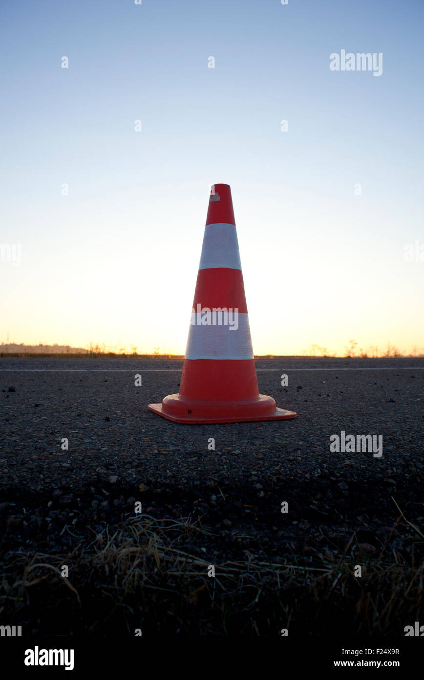 Foto di un arancio cono stradale Foto Stock