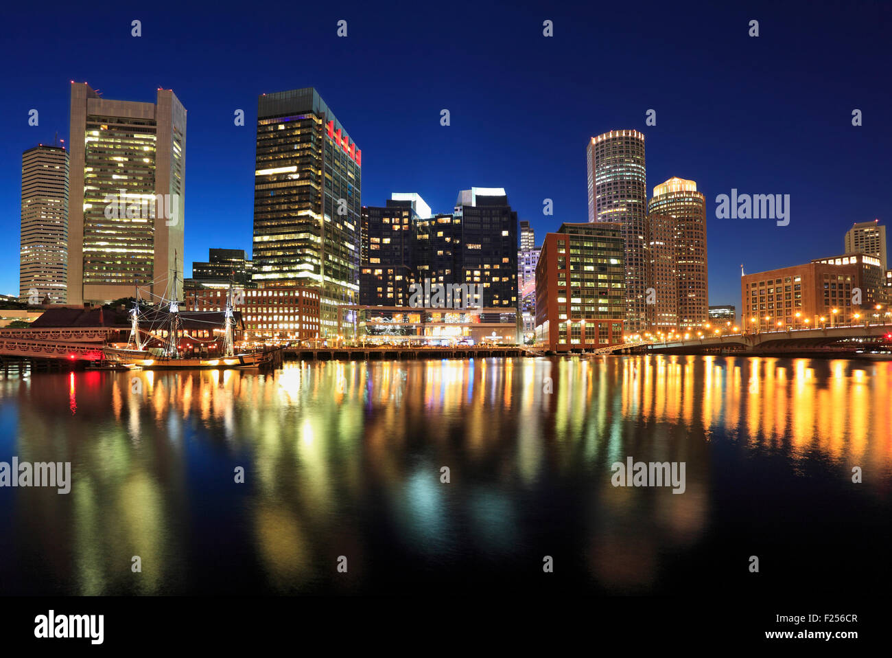 Skyline di Boston di notte, STATI UNITI D'AMERICA Foto Stock