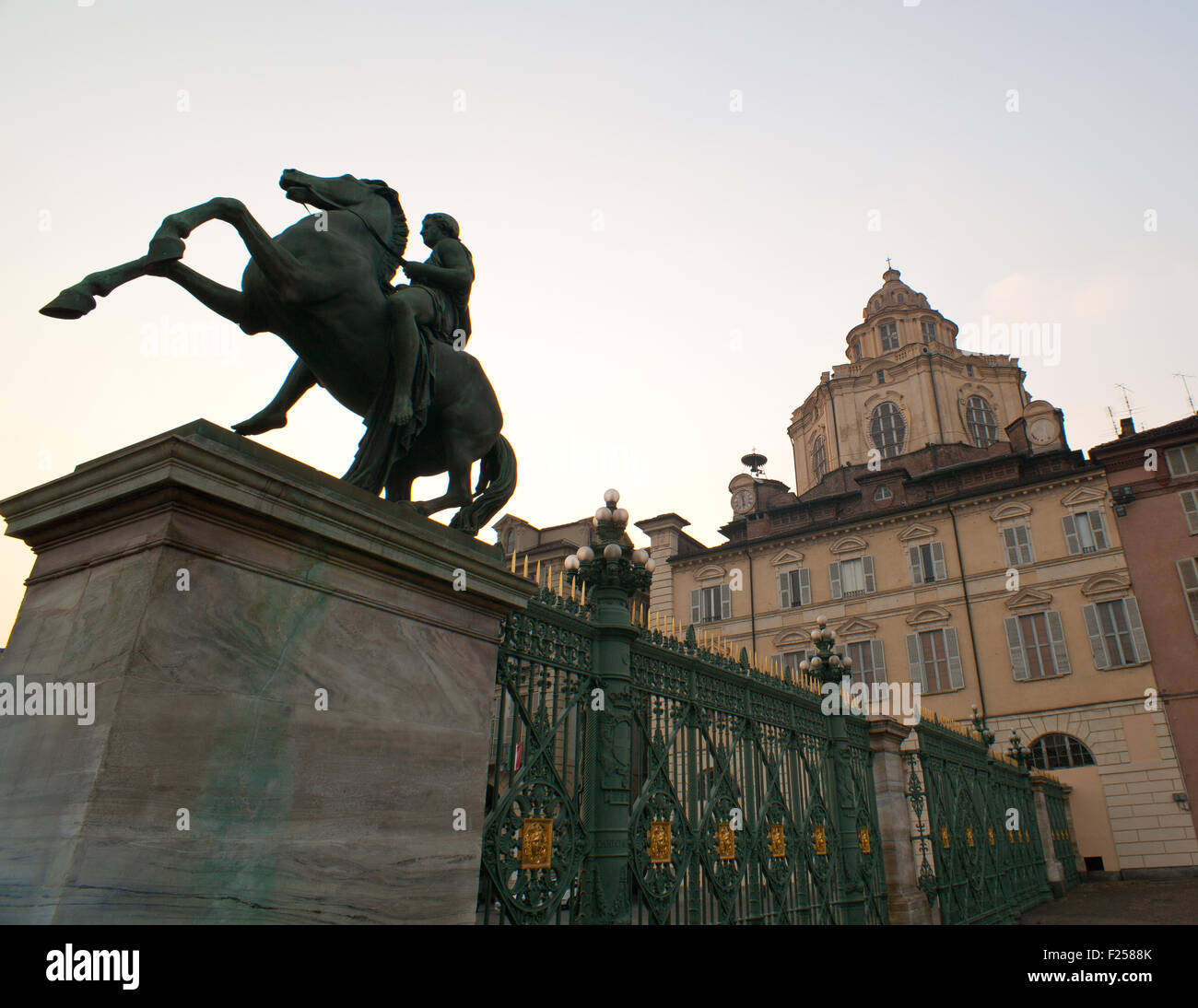 Monumento equestre, Piazza Castello di Torino - Italia Foto Stock
