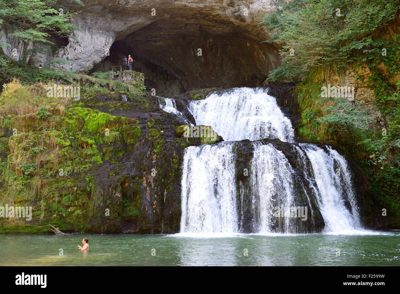 Francia, Doubs, Nans-sous-Sainte-Anne, cascata di source du Lison Foto Stock