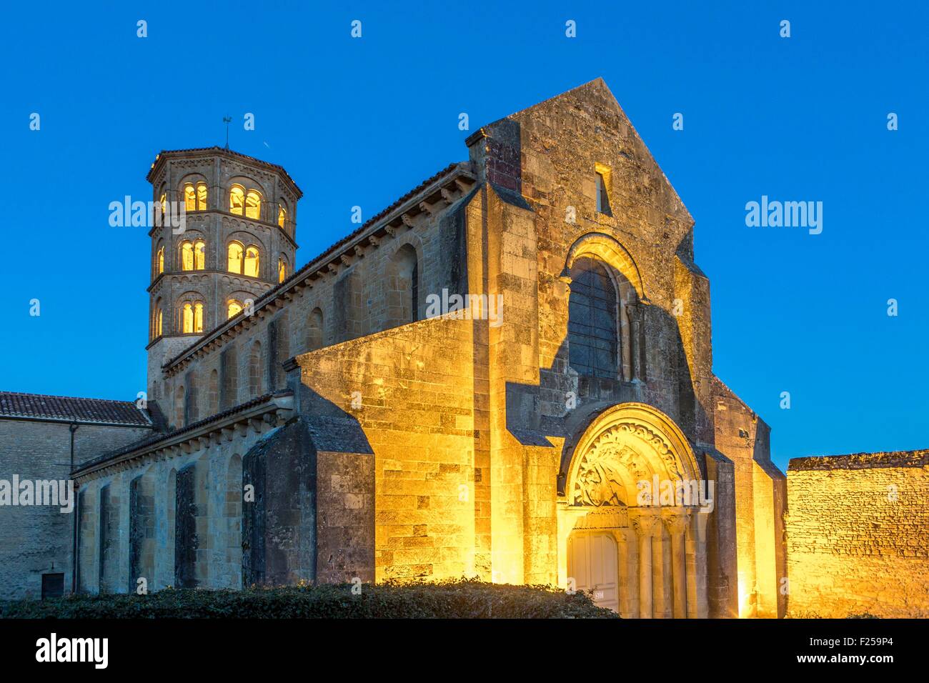 Francia, Saône et Loire, Anzy le Duc, chiesa di Notre Dame de l'Assomption, Brionnais Foto Stock