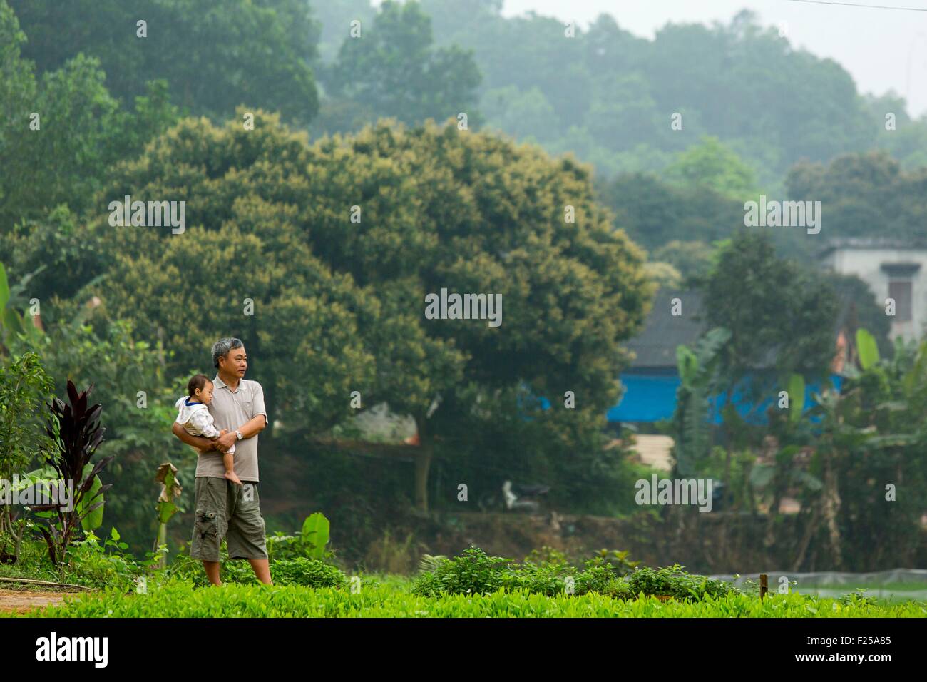 Il Vietnam, l'unità PHU Tho provincia, Doan appeso, Ngoc Quan, uomo e bambino Foto Stock