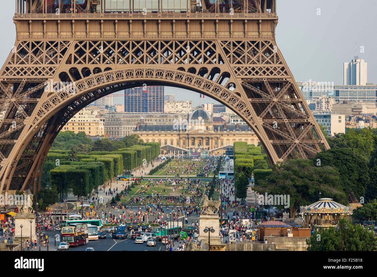 Francia, Parigi, la Torre Eiffel e il Mars Champs Foto Stock