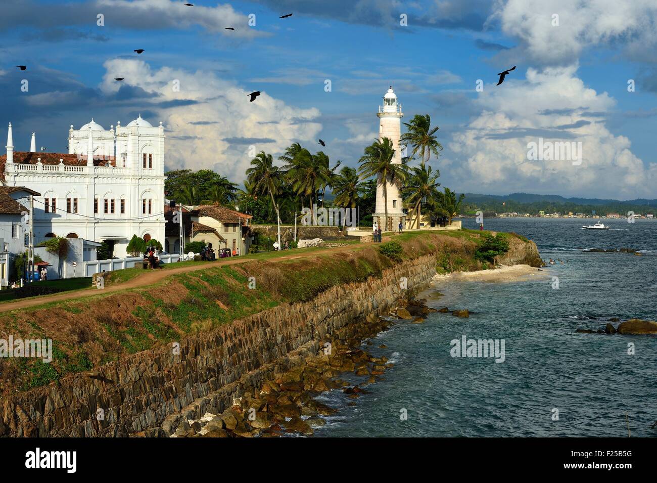 Sri Lanka, della Provincia Meridionale, Galle Fort, classificato come patrimonio mondiale dall'UNESCO, la moschea Meera e il faro Foto Stock