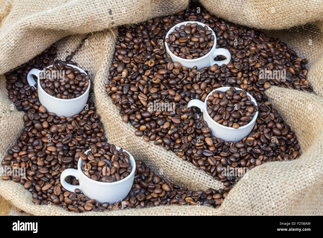 Tazze di caffè in grani Foto Stock