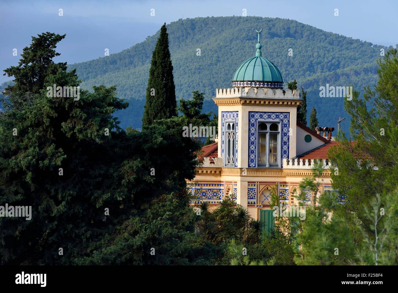 Francia, Var, Hyeres, la villa in stile moresco costruita nel 1881 dall'architetto Pierre Chapoulart per l'industrial Alexis Godillot Foto Stock