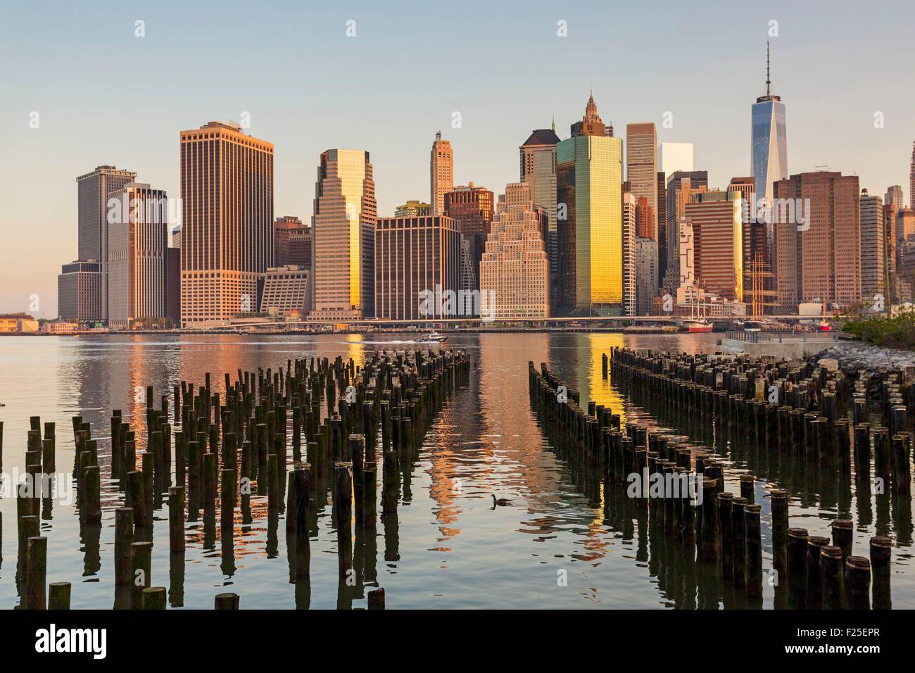 Stati Uniti, New York, la parte inferiore di Manhattan visto dal litorale di Brooklyn Foto Stock