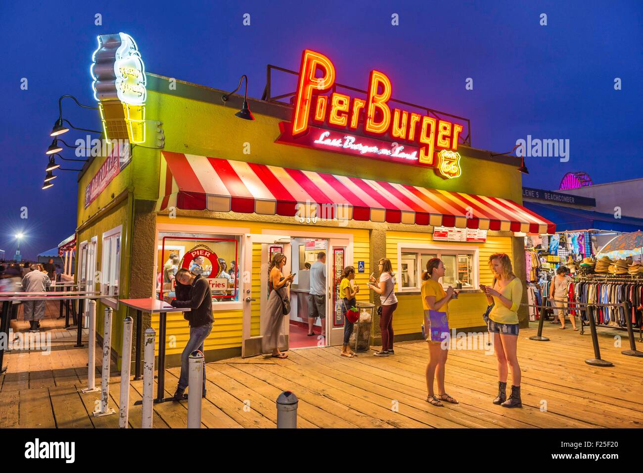 Gli Stati Uniti, California, Los Angeles, Santa Monica, Santa Monica Pier, Pier Burger ristorante Foto Stock