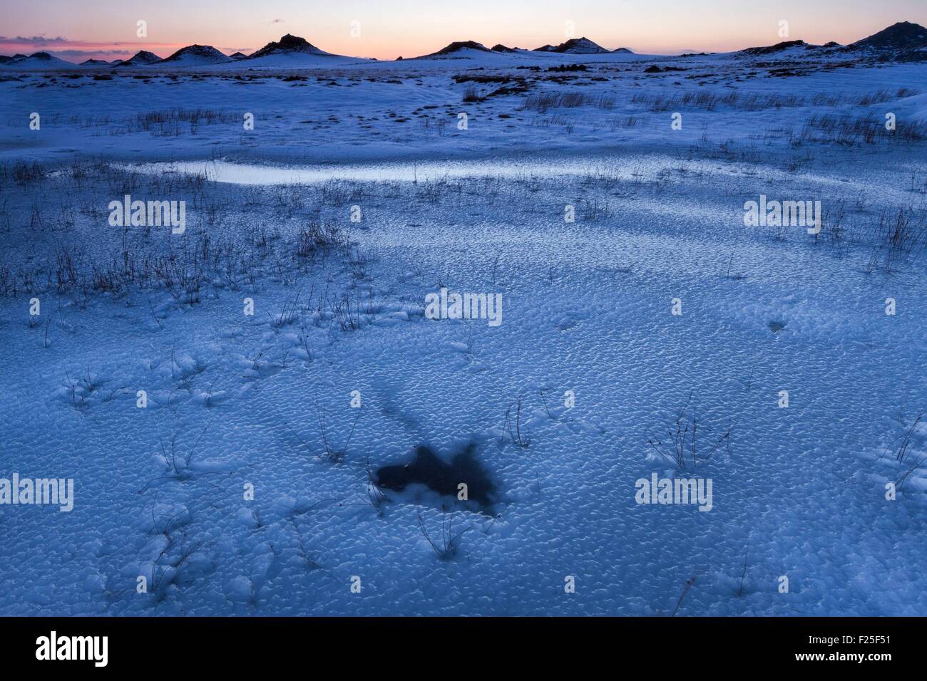 L'Islanda, South Coast, Myrdalssandur, terra del sud dell'Islanda sotto il ghiaccio a sunrise Foto Stock