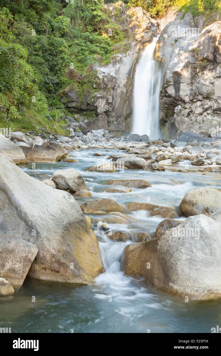 Indonesia, isole Sunda, Lombok, Gunung Rinjani National Park, mangku sakti cascata Foto Stock