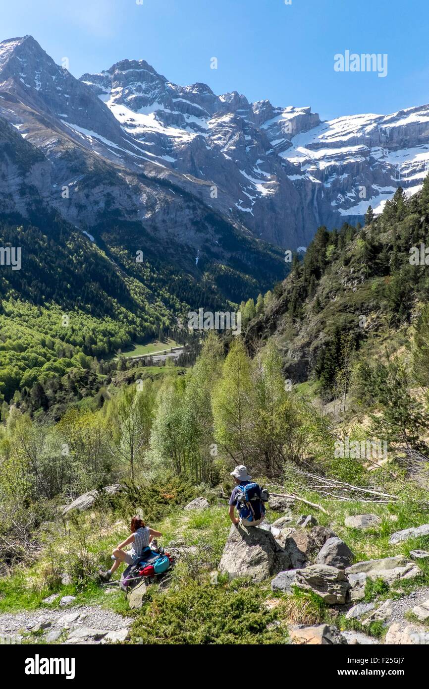Francia, Hautes Pirenei, Parc National des Pyrenees (Parco Nazionale dei Pirenei), il Cirque de Gavarnie, classificato come patrimonio mondiale dall' UNESCO Foto Stock