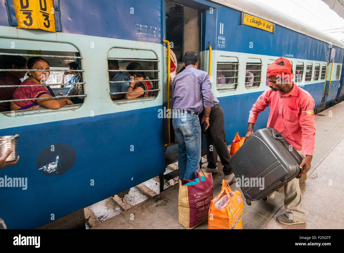 India, nello stato di Uttar Pradesh, Agra, la stazione ferroviaria Foto Stock