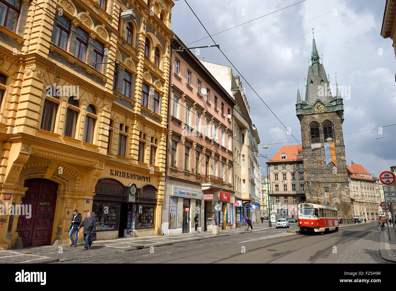 Repubblica Ceca, Praga, la Zvonice nella Torre Jindrisska street Foto Stock