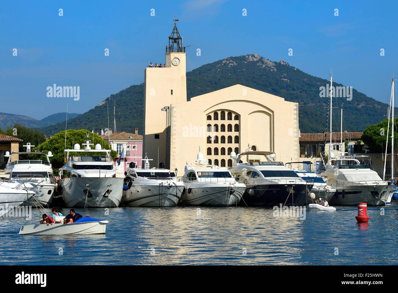Francia, Var, golfo di St Tropez, il Port Grimaud cittadina balneare, San Francesco di Assisi chiesa Foto Stock