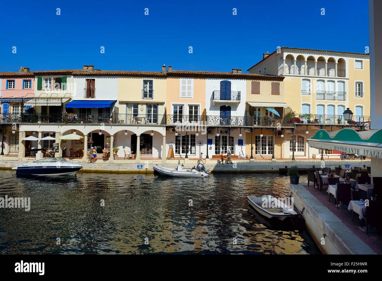 Francia, Var, golfo di St Tropez, il Port Grimaud cittadina sul mare, zona shopping Foto Stock