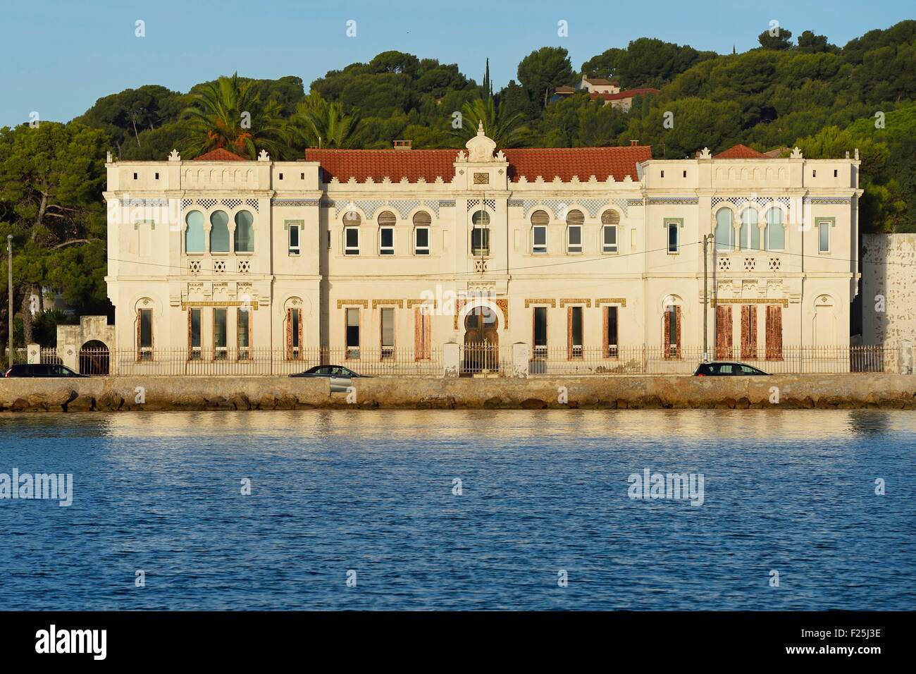 Francia, Var, La Rade (rada di Tolone, La Seyne-sur-Mer, area di Tamaris, la stile orientalista Michel Pacha Institute (ex Istituto di Biologia Marina dell'Università di Lione) Foto Stock