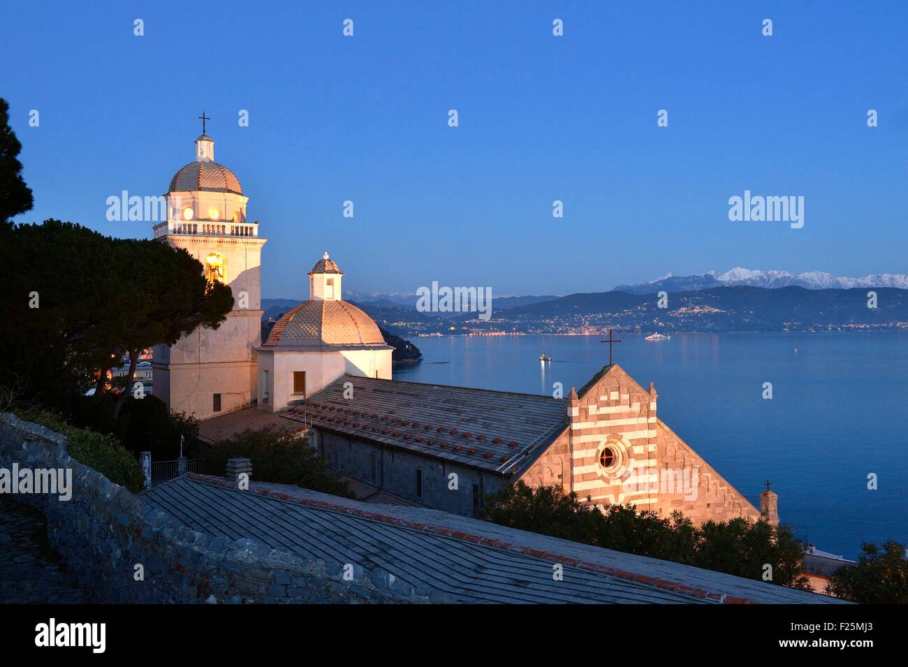 In Italia, la Liguria Cinque Terre, il Parco Nazionale delle Cinque Terre sono classificati come patrimonio mondiale dall'UNESCO, Portovenere situato nel Golfo dei Poeti, Chiesa di San Lorenzo Foto Stock