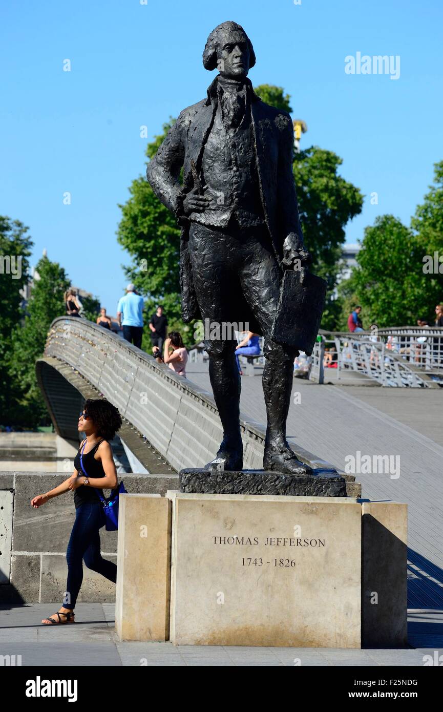 Francia, Parigi, zona elencata come patrimonio mondiale dall' UNESCO, Left Bank, le passerelle Leopold Sedar Senghor, precedentemente noto come Passerelle Solferino, Thomas Jefferson statua Foto Stock