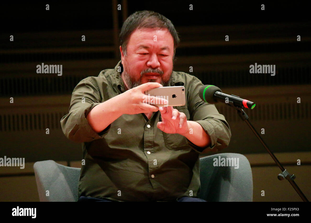 Ai Weiwei - Veranstaltung mit Ai Weiwei und Lia Yiwu im Rahmen des internationalen "Literaturfests Berlin Philharmonie, 2. Sep Foto Stock