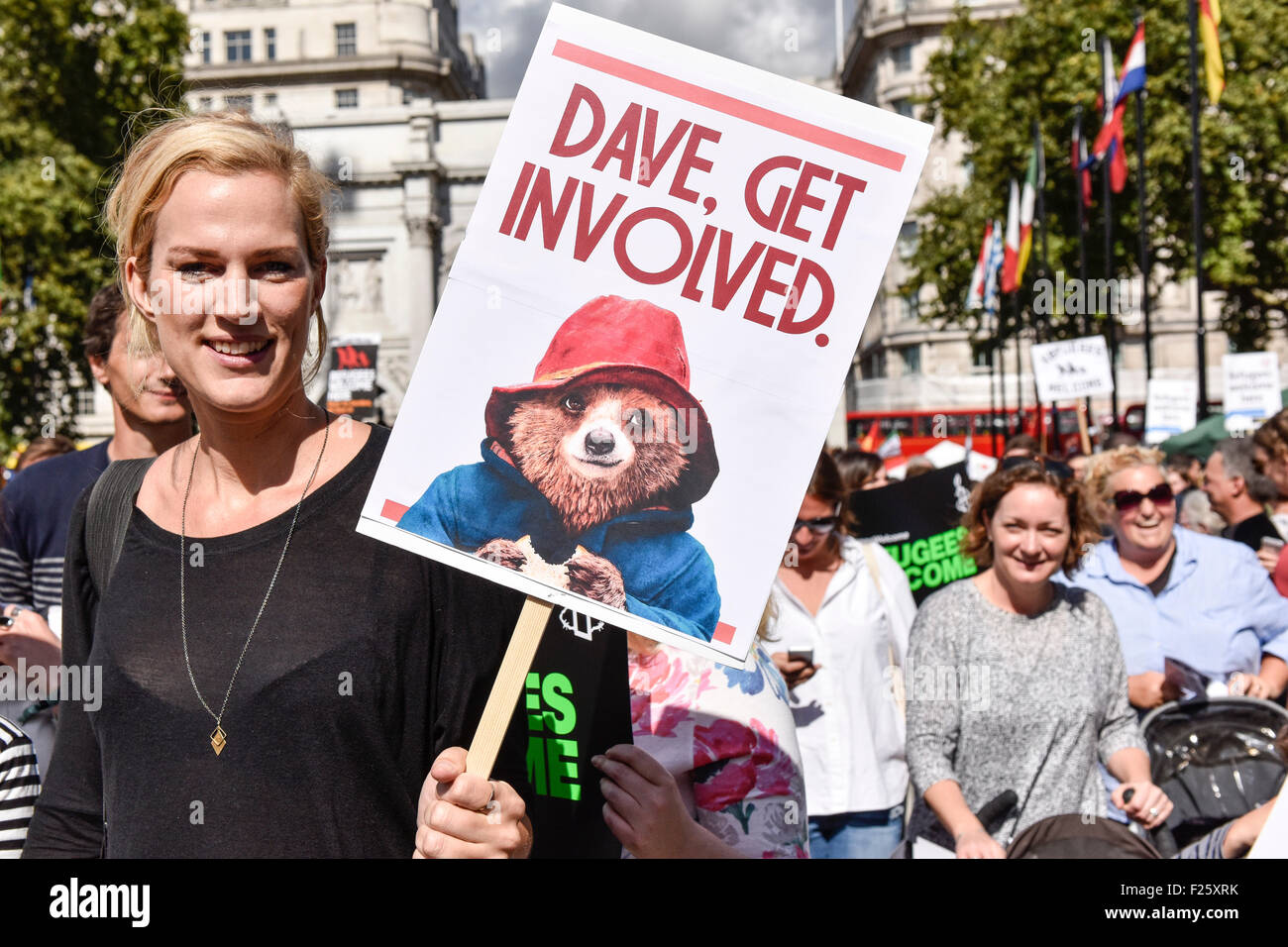 Londra, Regno Unito. 12 settembre 2015. Come parte di una giornata nazionale di azione molte migliaia di dimostranti marzo a sostegno dei rifugiati. Credito: Gordon Scammell/Alamy Live News Foto Stock