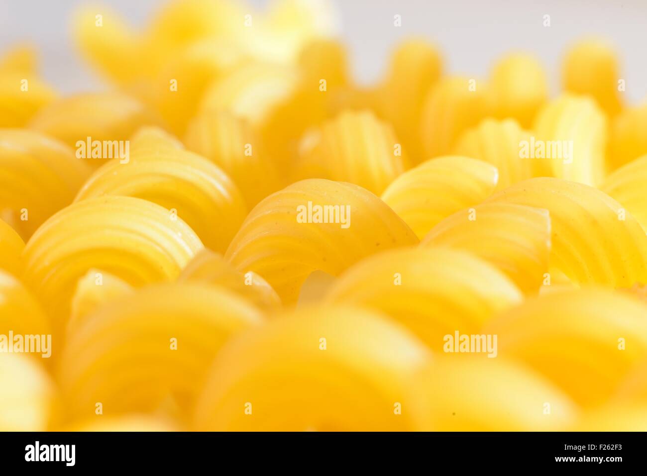 La cottura di materie giallo maccheroni (pasta) Foto Stock