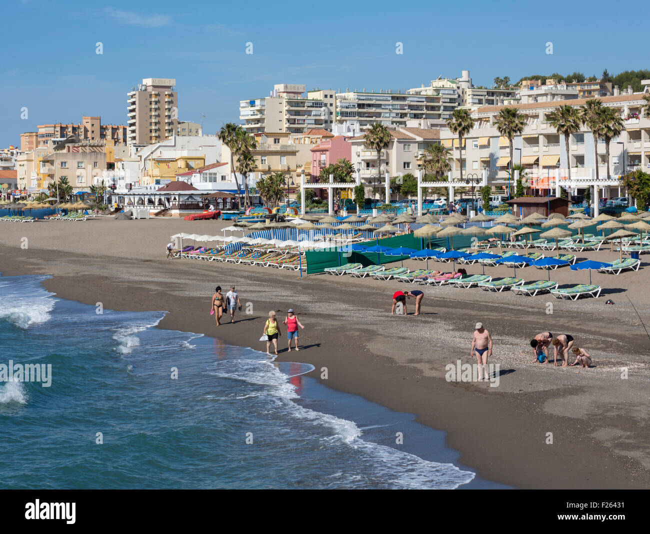 Torremolinos Costa del Sol, provincia di Malaga, Andalusia, Spagna meridionale. La spiaggia di Carihuela. Foto Stock