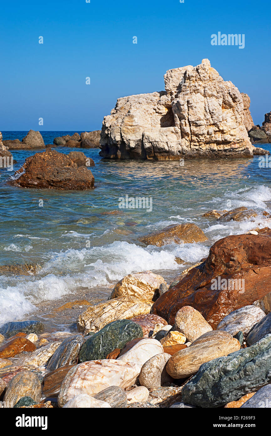Costa rocciosa di Pelion Peninsula, Tessaglia, Grecia Foto Stock