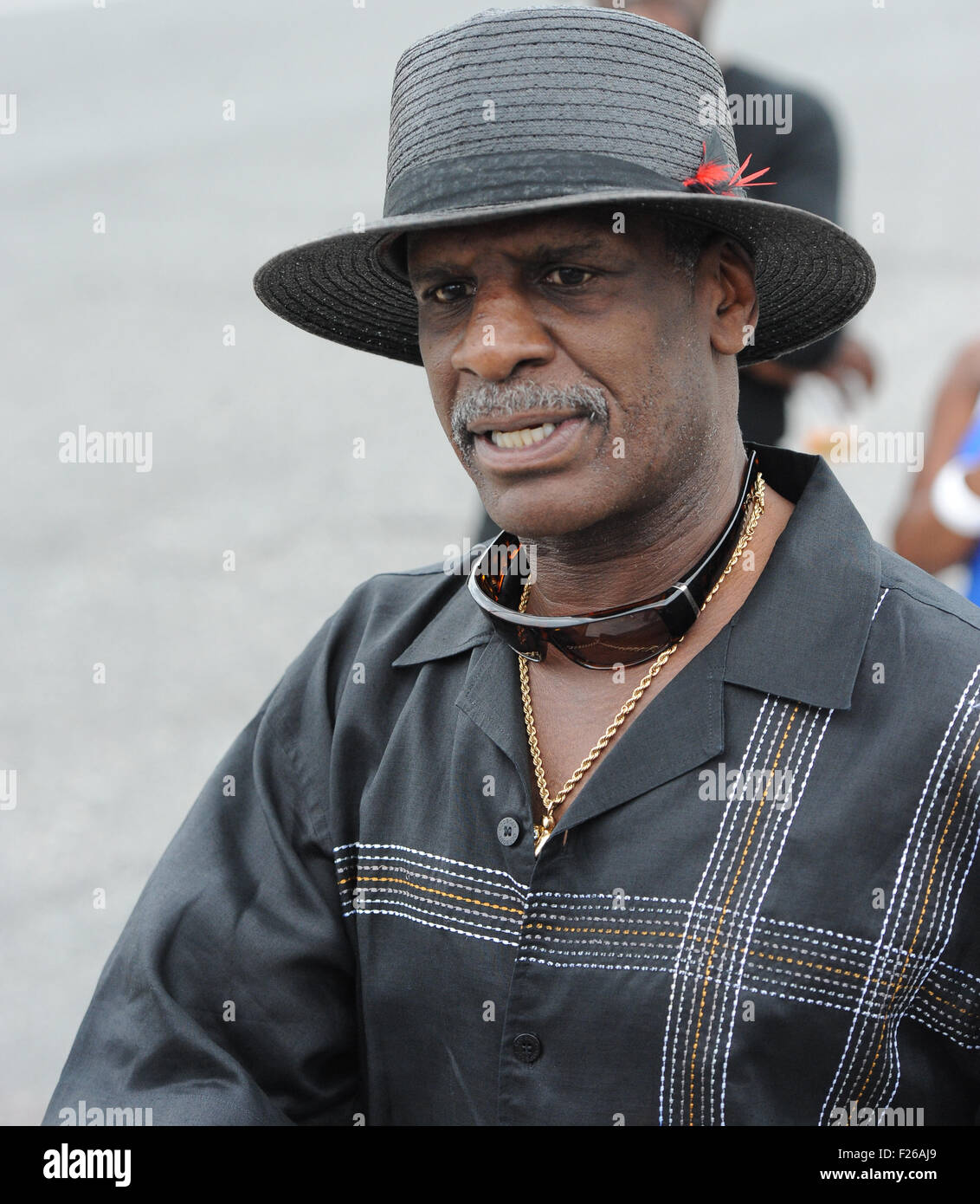 Philadelphia, Pennsylvania, USA. Xii Sep, 2015. Campione FormerBoxing, MICHAEL SPINKS, all'inaugurazione della statua di Filadelfia legenda di inscatolamento, Joe Frazier la statua si trova nella parte anteriore del XFINITY LIVE' Philadelphia © Ricky Fitchett/ZUMA filo/Alamy Live News Foto Stock