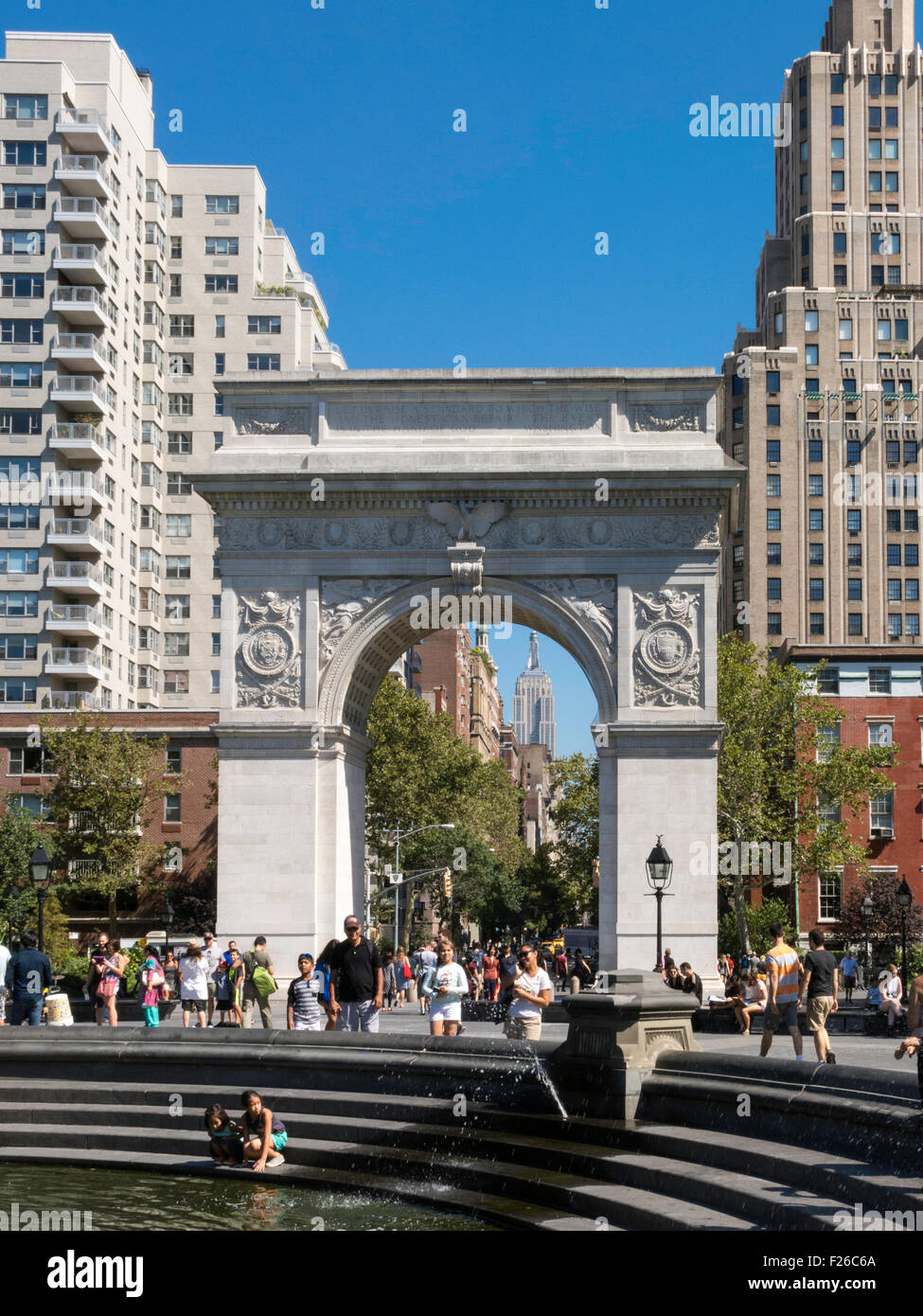 Washington Square Arch e fontana, Washington Square Park, Greenwich Village, NYC Foto Stock