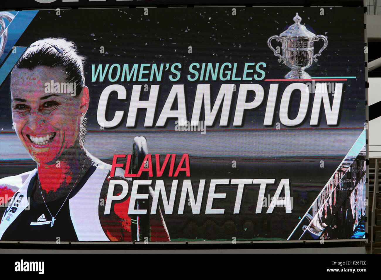 New York, Stati Uniti d'America. Xii Sep, 2015. Il quadro di valutazione in cima Arthur Ashe Stadium dopo Flavia Penetta dell Italia sconfitto countrywoman Roberta Vinci nelle finali di U.S. Aperto a Flushing Meadows, New York, nel pomeriggio di settembre 12th, 2015. Credito: Adam Stoltman/Alamy Live News Foto Stock