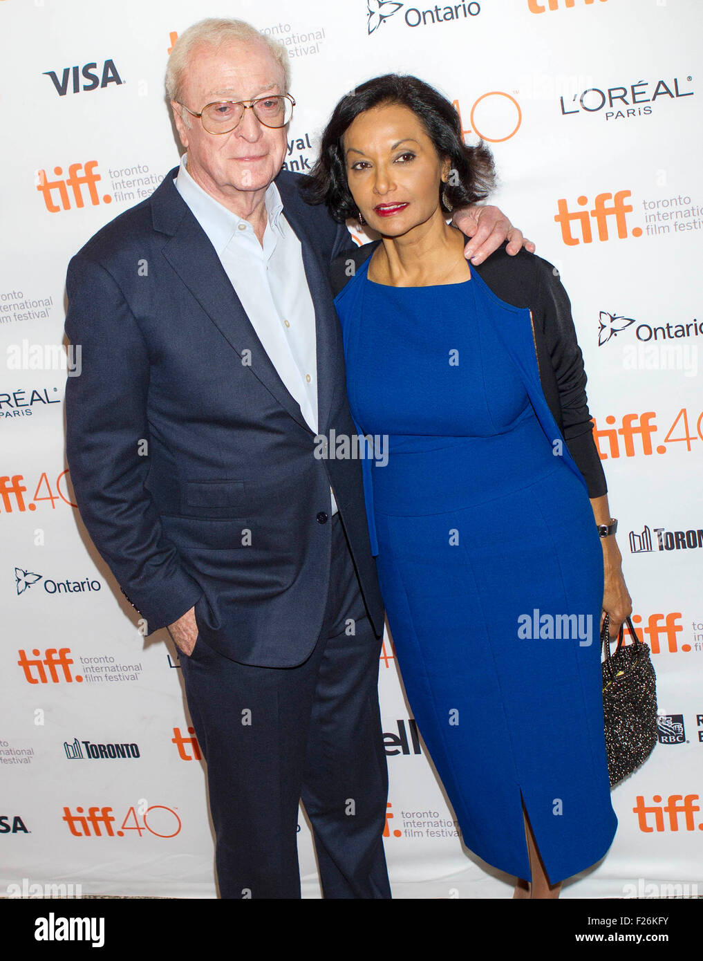 Toronto, Canada. Xii Sep, 2015. Attore Michael Caine (L) e sua moglie posano per le foto prima della North American premiere del film "Gioventù" presso il Teatro di Elgin durante il quarantesimo Toronto International Film Festival di Toronto, Canada, Sett. 12, 2015. © Zou Zheng/Xinhua/Alamy Live News Foto Stock