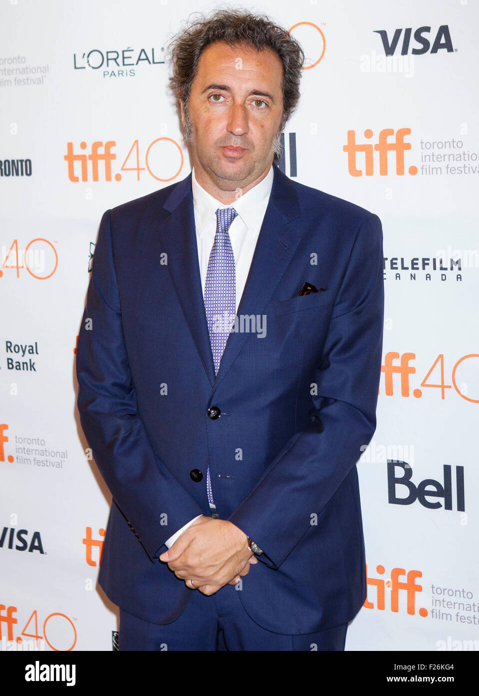 Toronto, Canada. Xii Sep, 2015. Direttore Paolo Sorrentino pone per le foto prima della North American premiere del suo film "Gioventù" presso il Teatro di Elgin durante il quarantesimo Toronto International Film Festival di Toronto, Canada, Sett. 12, 2015. © Zou Zheng/Xinhua/Alamy Live News Foto Stock