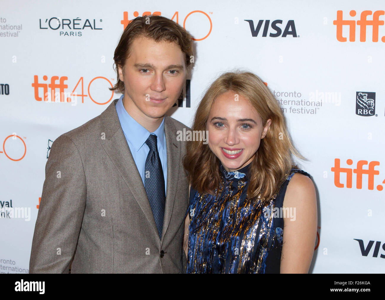 Toronto, Canada. Xii Sep, 2015. Attore Paul Dano (L) e attrice Zoe Kazan comportano per le foto prima della North American premiere del film "Gioventù" presso il Teatro di Elgin durante il quarantesimo Toronto International Film Festival di Toronto, Canada, Sett. 12, 2015. © Zou Zheng/Xinhua/Alamy Live News Foto Stock