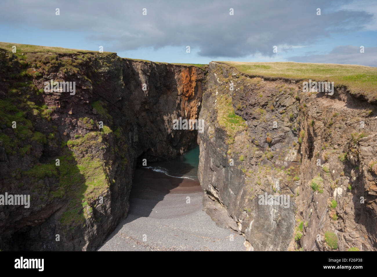 I fori di Scrada, Eshaness, Northmavine, Shetland, isole del Nord, Scozia, Regno Unito Foto Stock