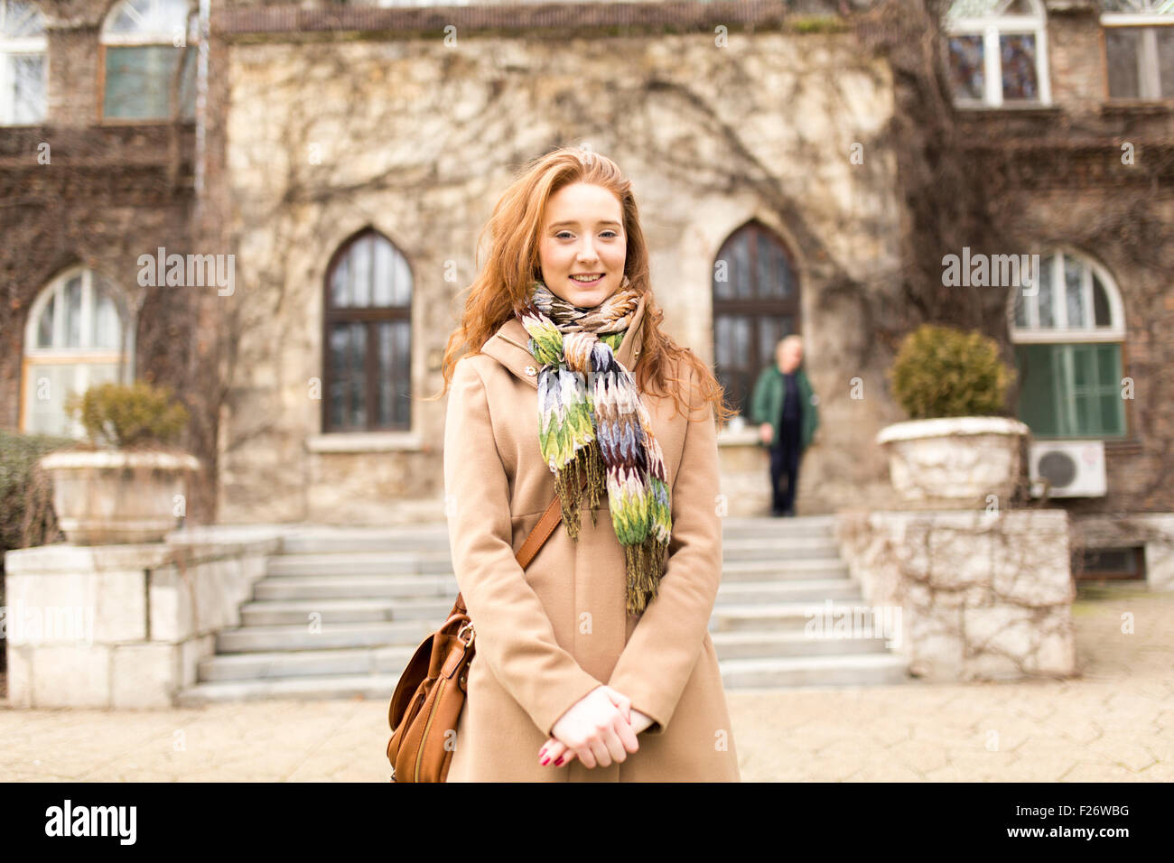 Rosso giovane università capelli studentessa Foto Stock