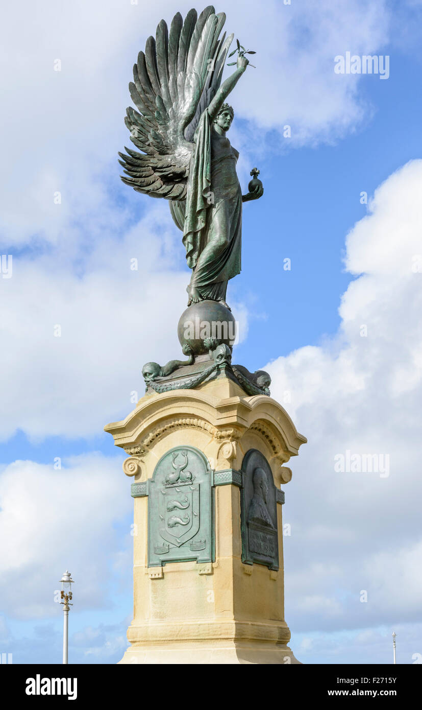 La statua della Pace, un monumento a Edward VII al Kingsway in Brighton, Brighton e Hove, East Sussex, Inghilterra, Regno Unito. Foto Stock