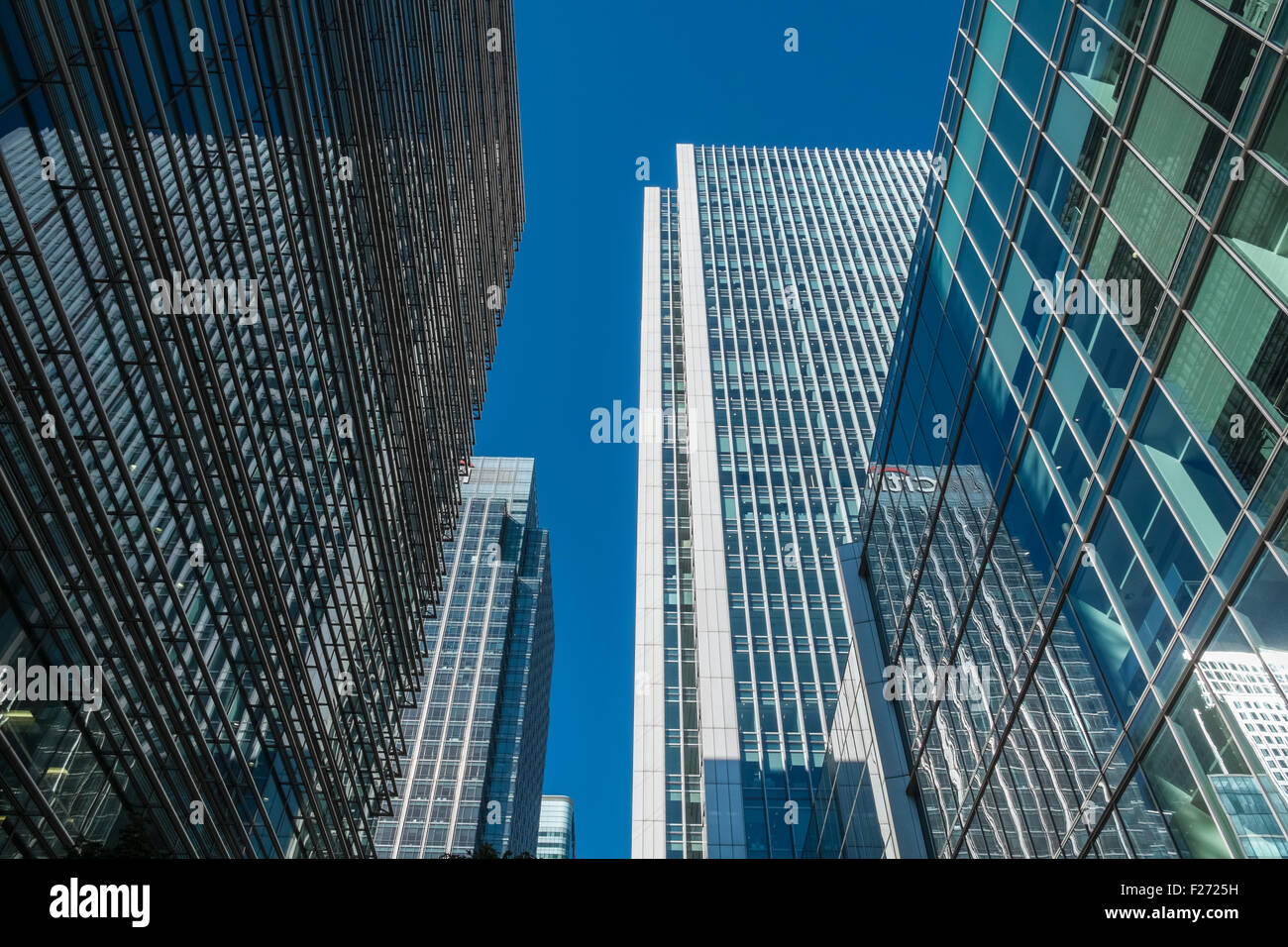 Moderno ed alto edificio aziendale edifici per uffici, Canary Wharf, London, England Regno Unito Foto Stock