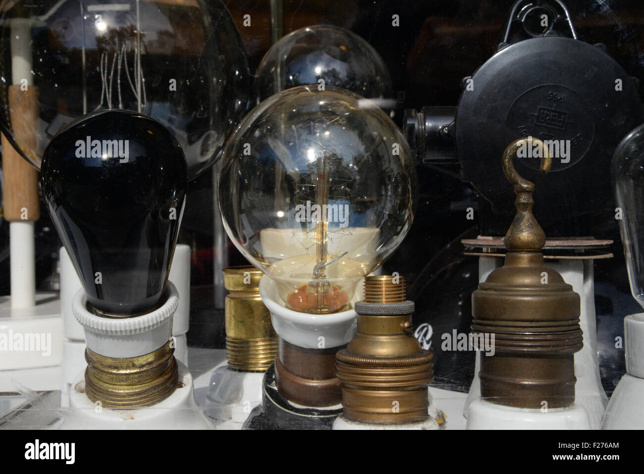 Antic domestici e industriali lampadine e accessori per illuminazione Foto Stock