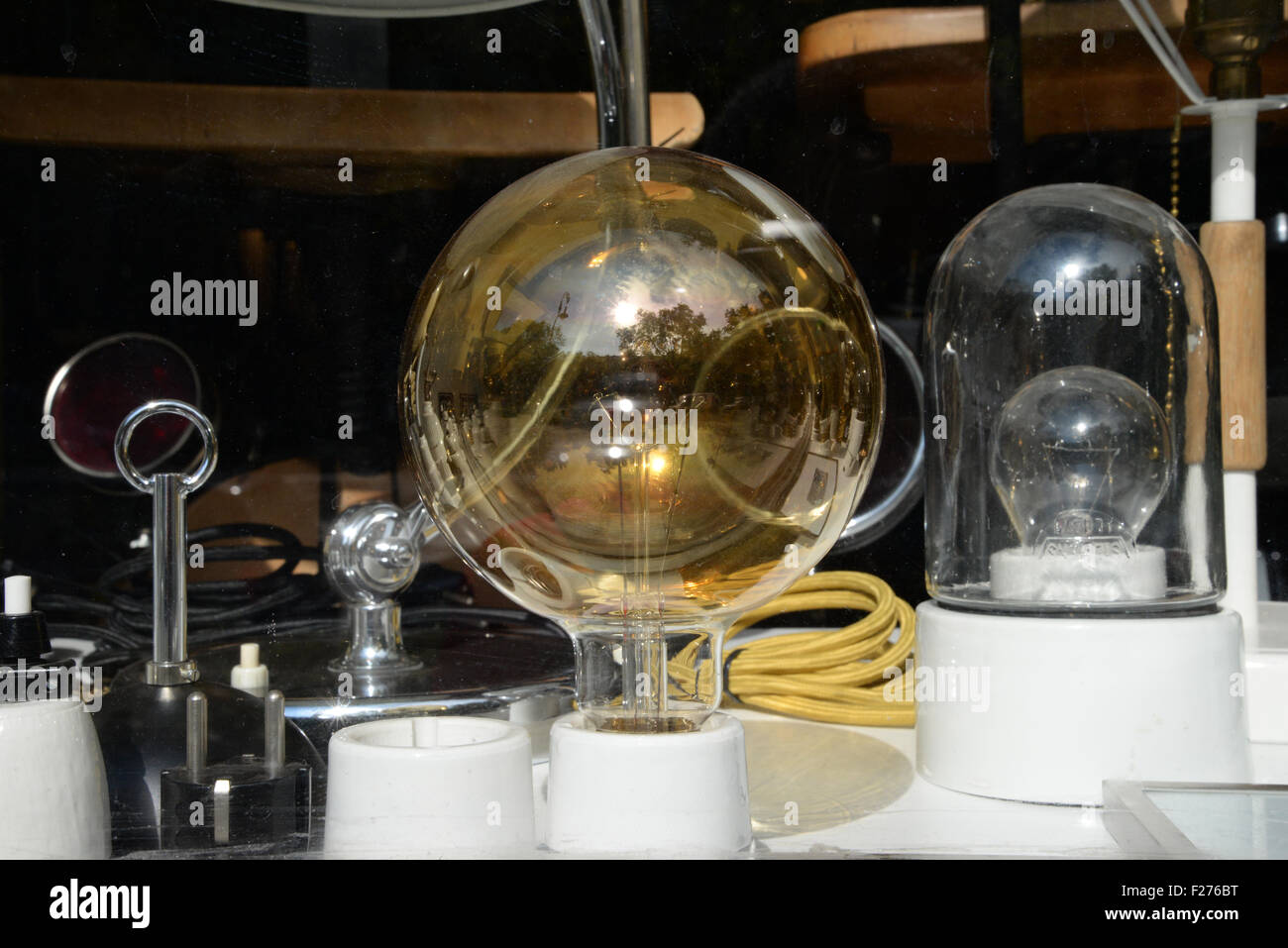 Antic domestici e industriali lampadine e accessori per illuminazione Foto Stock