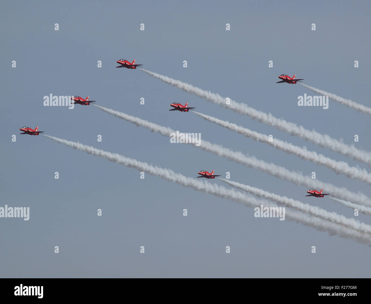 Newcastle Upon Tyne, 13 settembre 2015, UK News. La RAF Aerobatic Team, il getto di nove frecce rosse visualizzazione alla fine del grande nord girare a South Shields su Tyneside. Credito: James Walsh Alamy/Live News Foto Stock