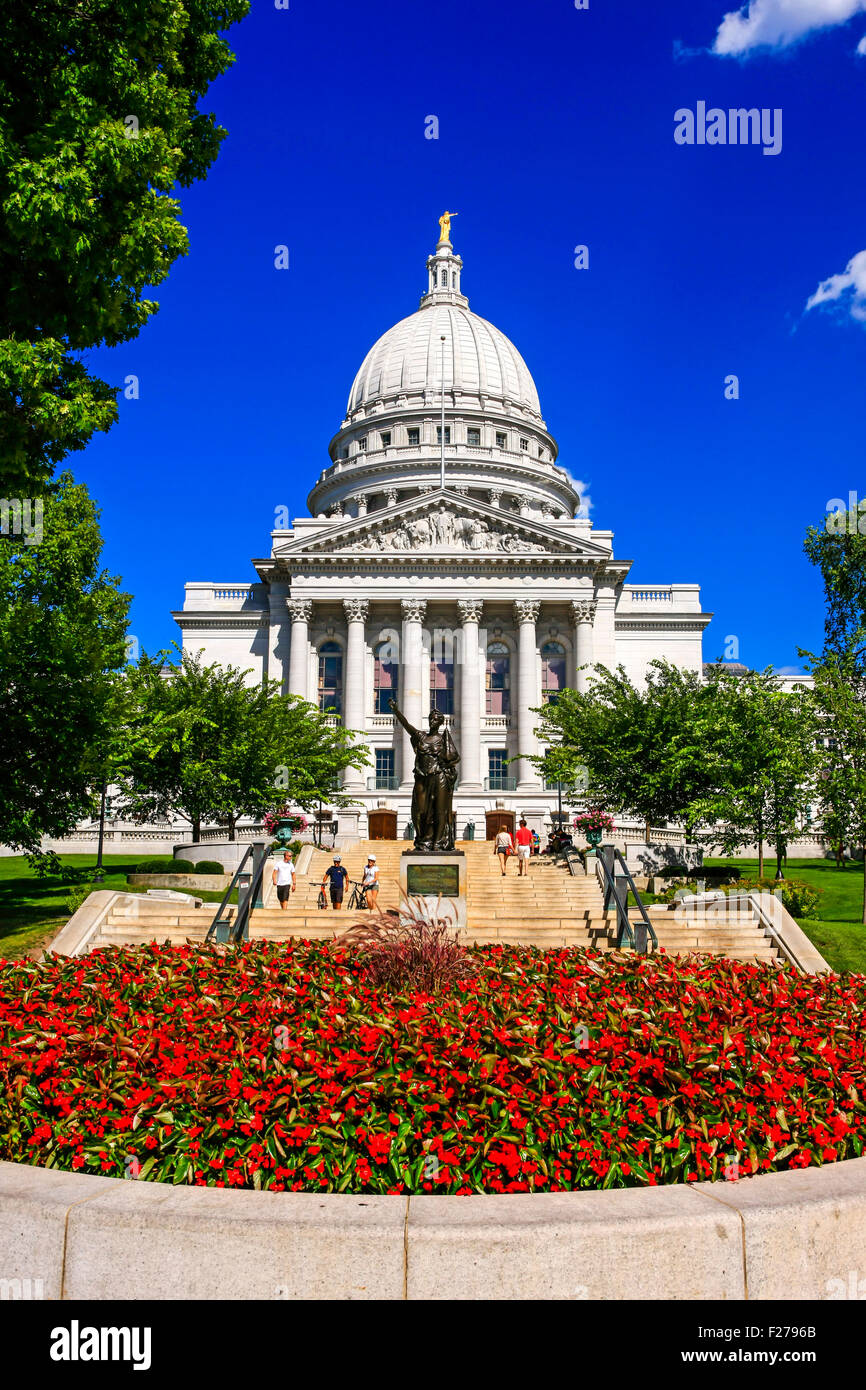 La parte esterna del Wisconsin State Capitol Building in Madison. Costruito nel 1906 in stile Beaux-Art da George B. Post Foto Stock