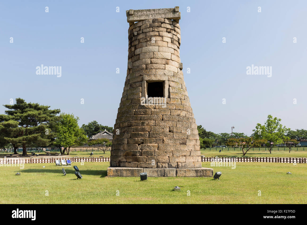 Osservatorio Cheomseongdae, Gyeongju, Corea del Sud. Cheomseongdae è il più antico esistente osservatorio astronomico in Asia. Constr Foto Stock